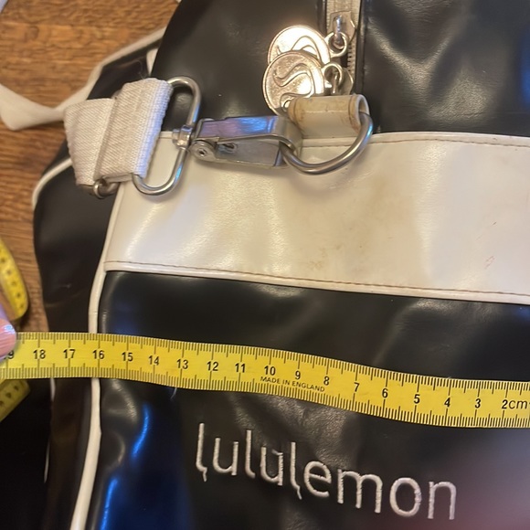 Oversize Lululemon Bowler Bag with Removable Adjustable Shoulder Strap - Picture 6 of 13